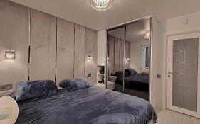 Globa Park Lux Apartment